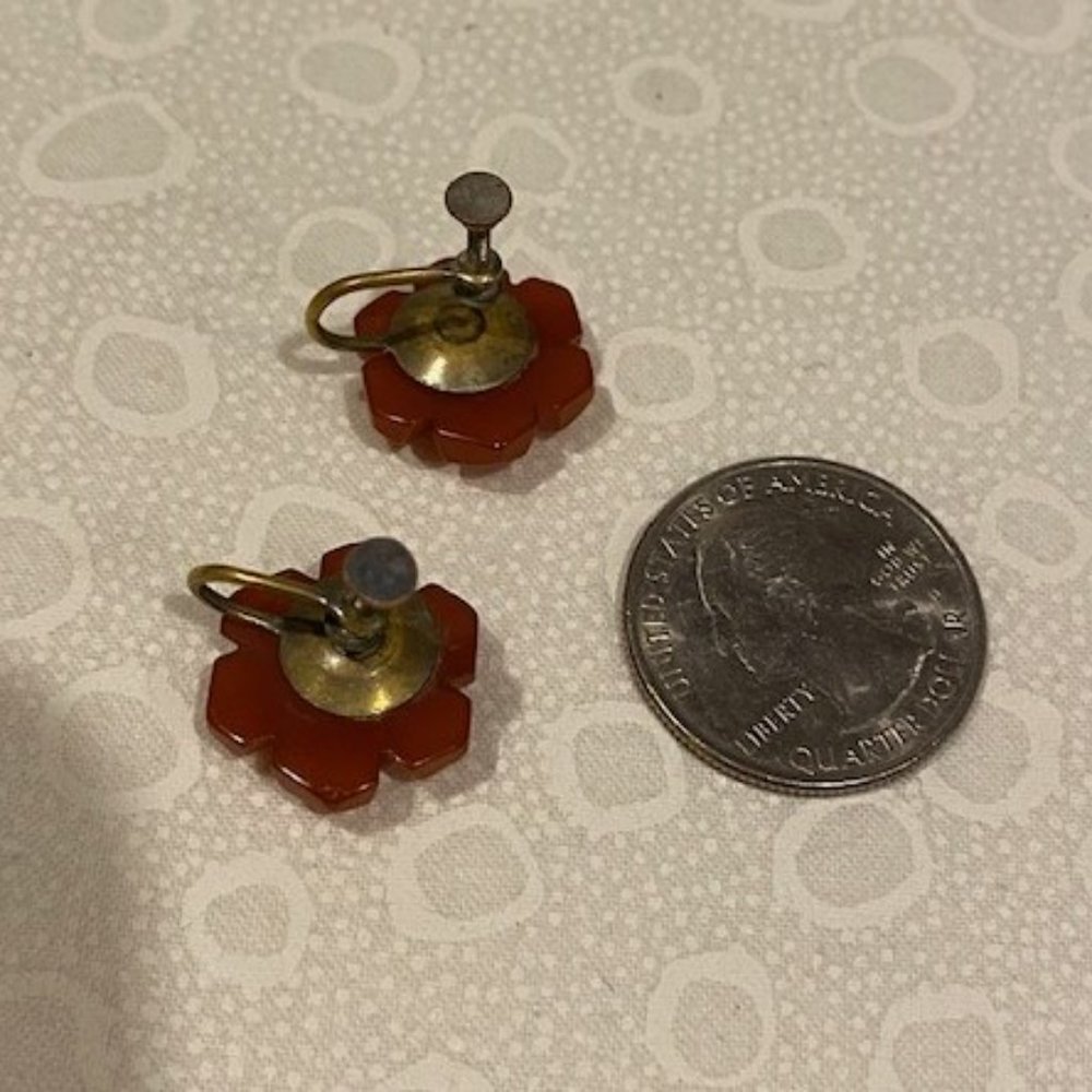 VTG BAKELITE Caramel Flower Carved EARRINGS - Picture 8 of 9